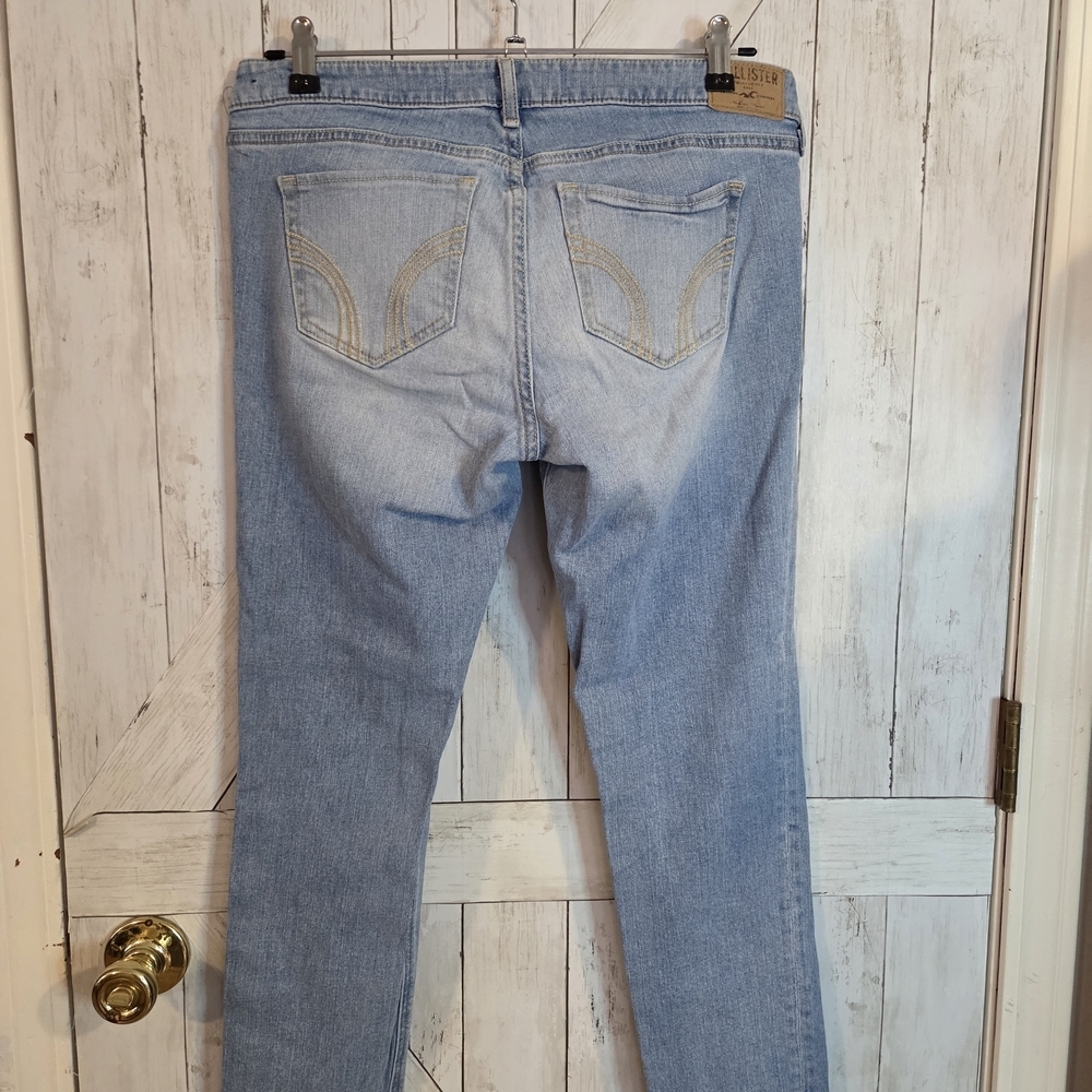 Hollister Women's Light Blue Jeans - Picture 5 of 8